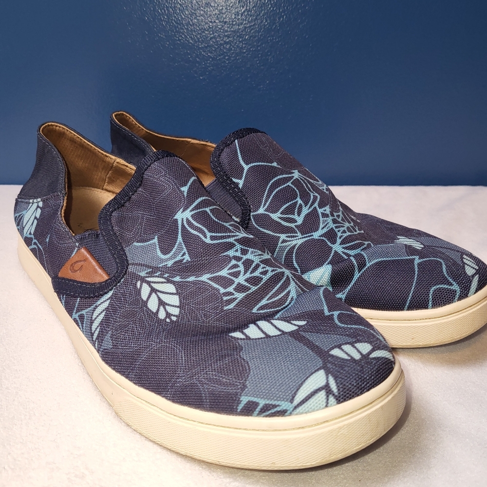OluKai Pehuea Print Women's Slip‎ On Shoes Size 11 Navy Blue Floral